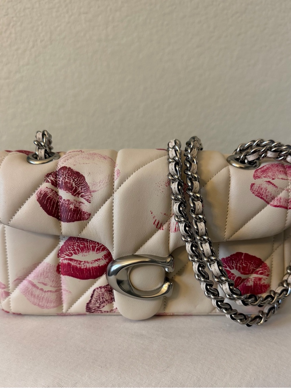 Tabby 20 Coach White Quilted Leather Shoulder Bag with Pink and Red Kiss Print